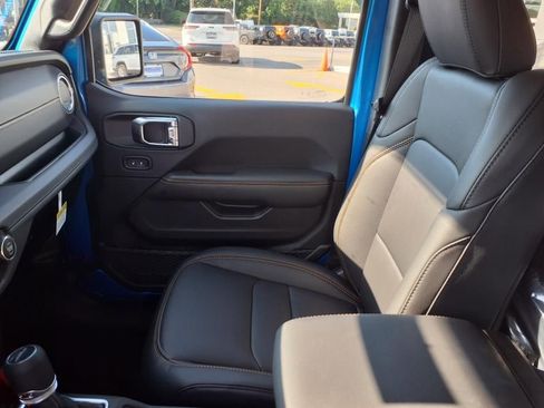 New 2025 Jeep Gladiator High Tide image 21