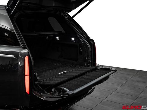 Used 2025 Land Rover Range Rover SV AWD/4WD image 16