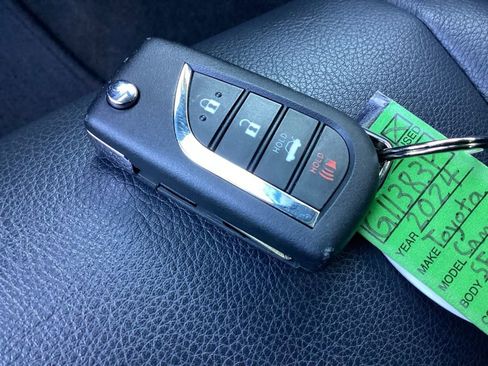 Used 2024 Toyota Camry SE image 28