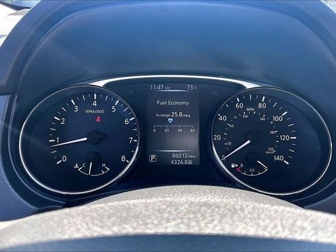 Used 2016 Nissan Rogue S w/ Appearance Package FWD image 13