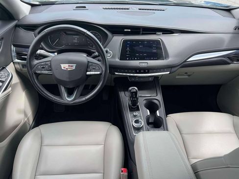 Used 2023 Cadillac XT4 Luxury w/ Cold Weather Package FWD image 12