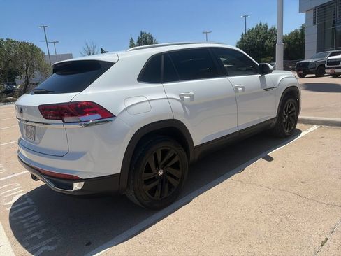 Used 2023 Volkswagen Atlas Cross Sport SE w/ Panoramic Sunroof Package FWD image 8