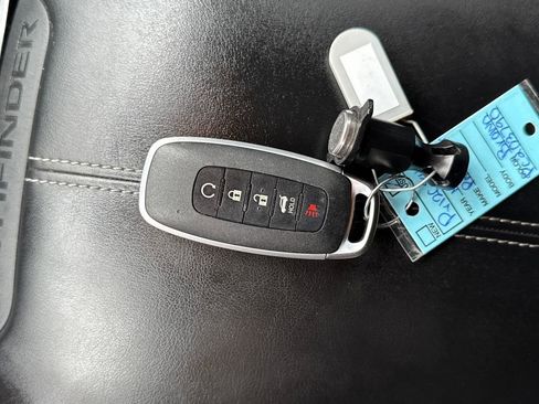 Used 2023 Nissan Pathfinder Platinum image 29