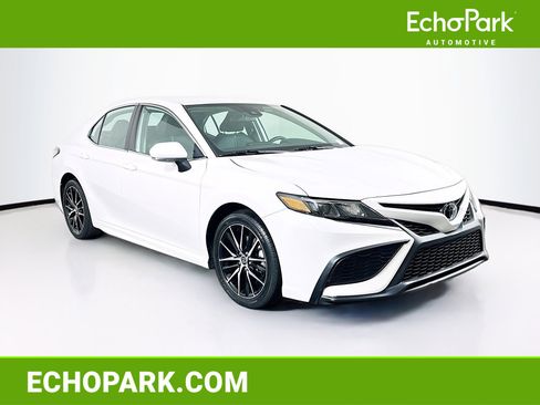 Used 2023 Toyota Camry SE image 1