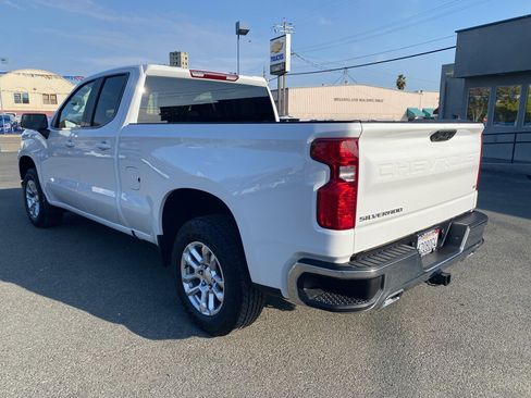 Used 2025 Chevrolet Silverado 1500 LT image 9