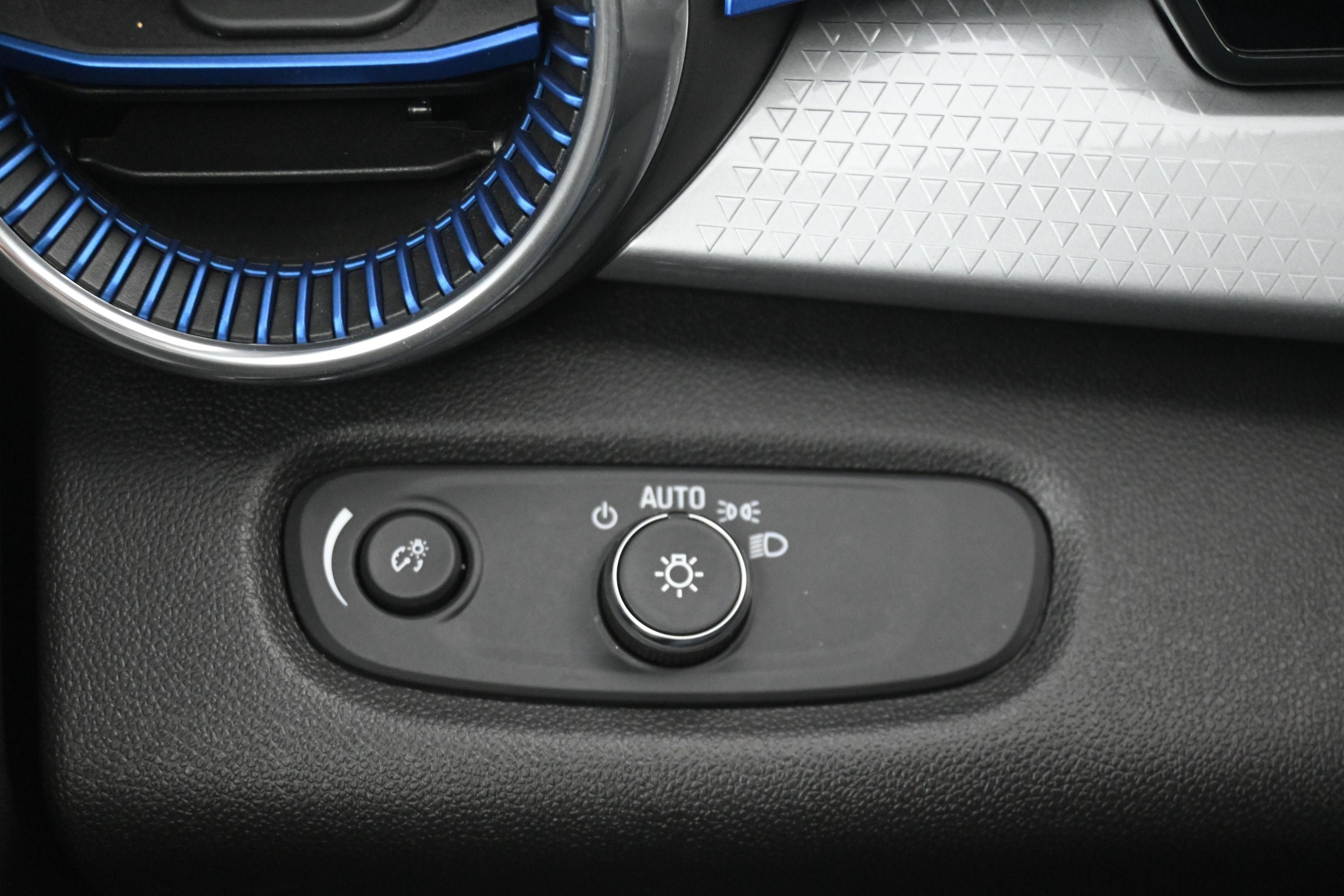 Certified 2024 Chevrolet Trax LT FWD image 19
