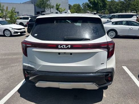 Certified 2024 Kia Seltos EX AWD/4WD image 8