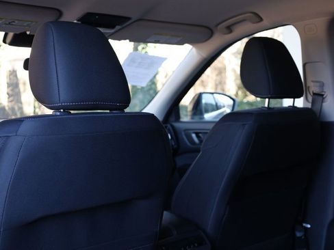 Used 2025 Nissan Pathfinder SV image 19