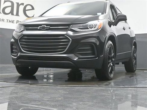 Used 2022 Chevrolet Trax LT w/ Midnight Edition image 4