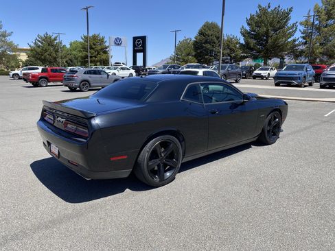 Used 2019 Dodge Challenger R/T w/ Driver Convenience Group RWD image 41