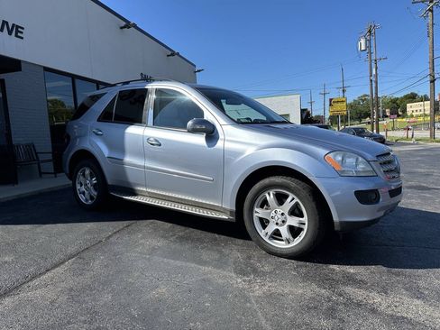 Used 2007 Mercedes-Benz ML 350 4MATIC w/ P1 Pkg image 4
