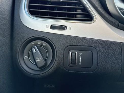 Used 2012 Dodge Journey SXT image 27