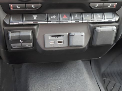 Used 2022 Chevrolet Silverado 2500 LTZ w/ Z71 Off-Road Package image 20