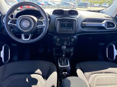 Used 2020 Jeep Renegade Latitude w/ Popular Equipment Group FWD image 9