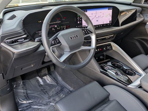 Used 2025 Audi Q5 Premium Plus w/ Premium Plus image 15