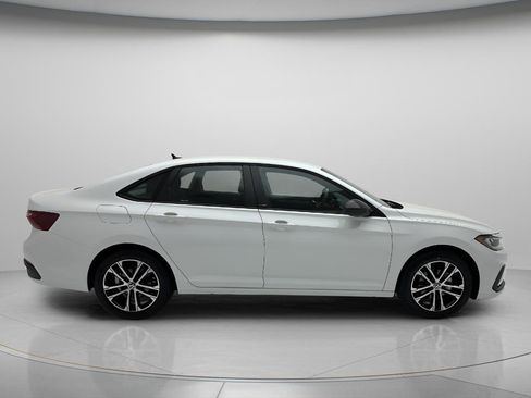 Used 2025 Volkswagen Jetta Sport FWD image 4