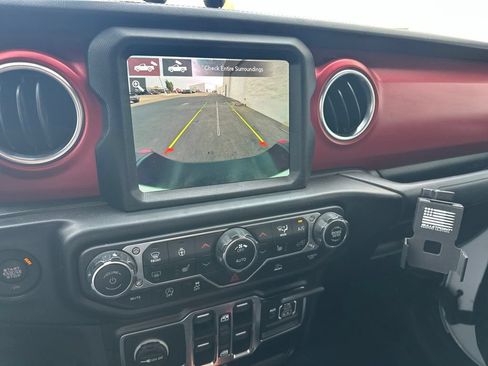 Used 2022 Jeep Gladiator Rubicon w/ LED Lighting Group AWD/4WD image 25