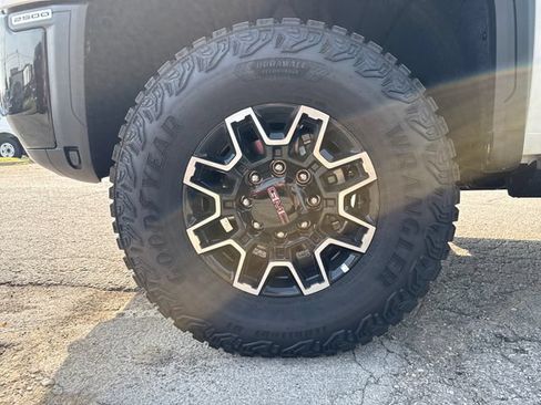 New 2026 GMC Sierra 2500 AT4X w/ LPO, Black Badging Package AWD/4WD image 10