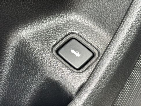 Used 2019 Honda Accord Touring image 16