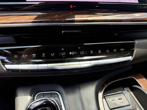 Used 2022 Cadillac Escalade Sport Platinum AWD/4WD image 20