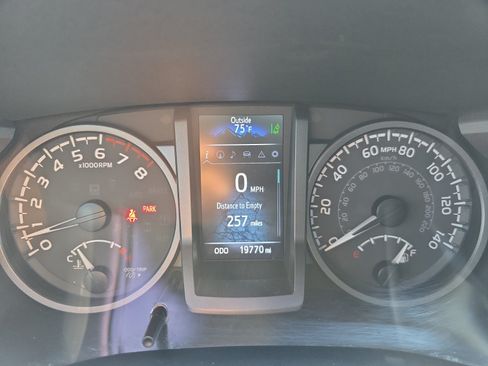 Used 2022 Toyota Tacoma TRD Off-Road w/ TRD Premium Off Road Package AWD/4WD image 18