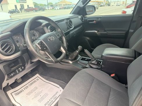 Used 2017 Toyota Tacoma TRD Sport w/ Tow Package AWD/4WD image 23