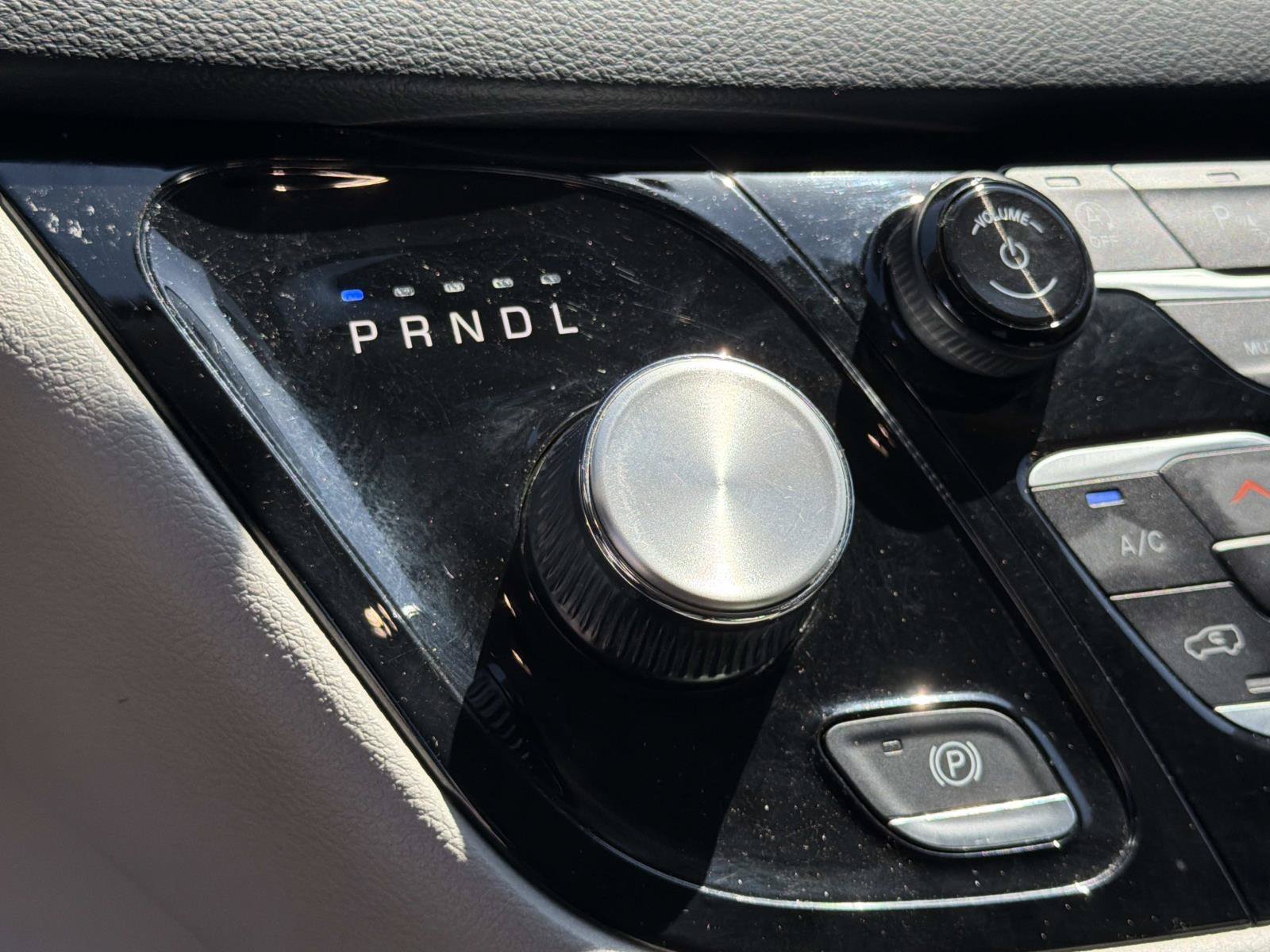 Used 2023 Chrysler Pacifica Touring-L FWD image 10