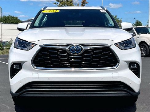 Used 2023 Toyota Highlander Limited AWD/4WD image 3