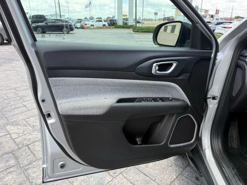Used 2024 Jeep Compass Latitude AWD/4WD image 10