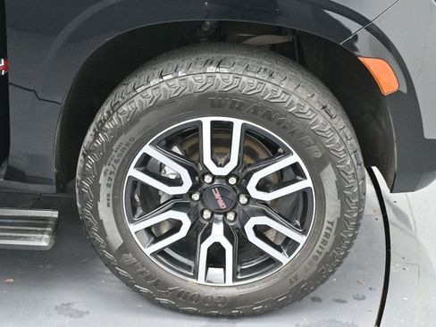 Used 2023 GMC Yukon AT4 w/ AT4 Premium Plus Package image 39