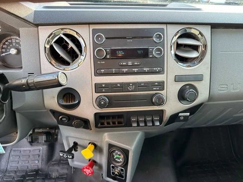 Used 2017 Ford F750 2WD Regular Cab Super Duty image 10