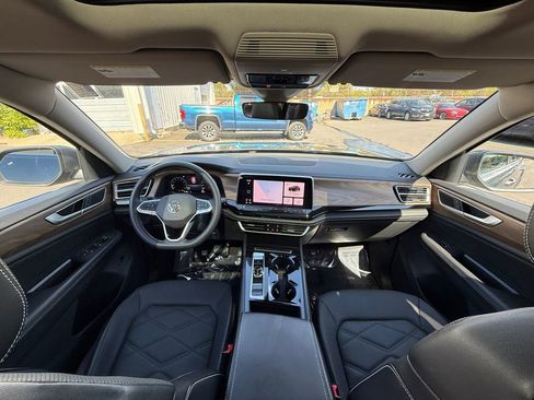 Used 2024 Volkswagen Atlas SE image 21