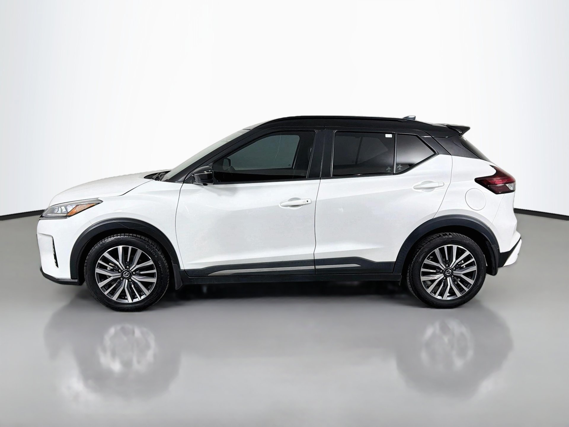 Used 2021 Nissan Kicks SR w/ SR Premium Package FWD image 9