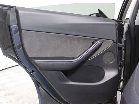 Used 2021 Tesla Model Y Long Range image 22