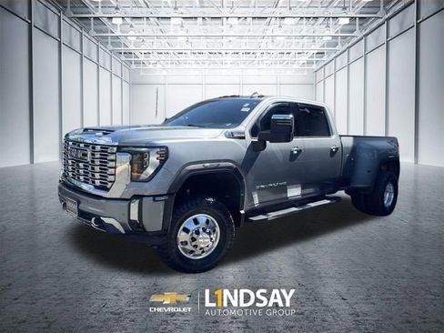 Used 2024 GMC Sierra 3500 Denali w/ Denali Reserve Package AWD/4WD image 4