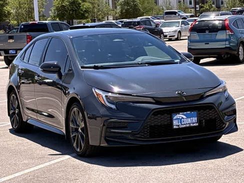 Used 2025 Toyota Corolla SE FWD image 8