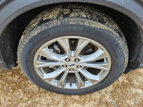 Used 2023 Ford Explorer Limited w/ Equipment Group 301A image 17