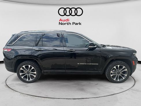 Used 2022 Jeep Grand Cherokee Overland w/ Luxury Tech Group IV AWD/4WD image 8