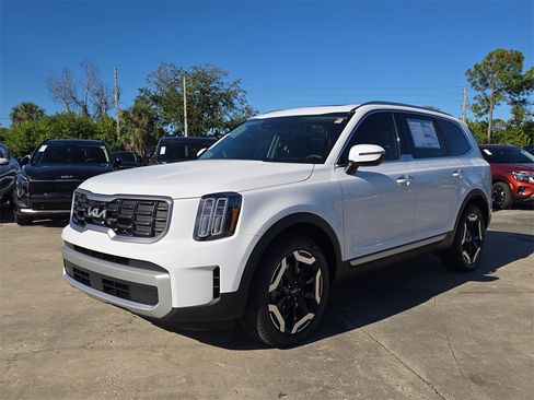 New 2025 Kia Telluride S image 4