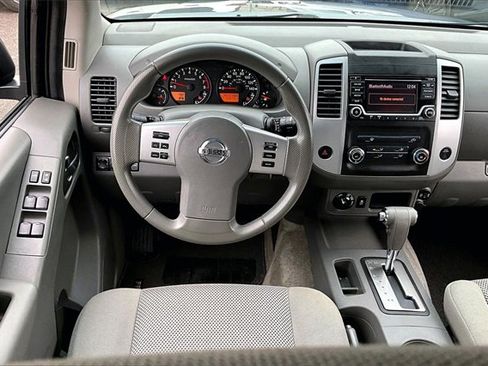 Used 2018 Nissan Frontier SV image 8