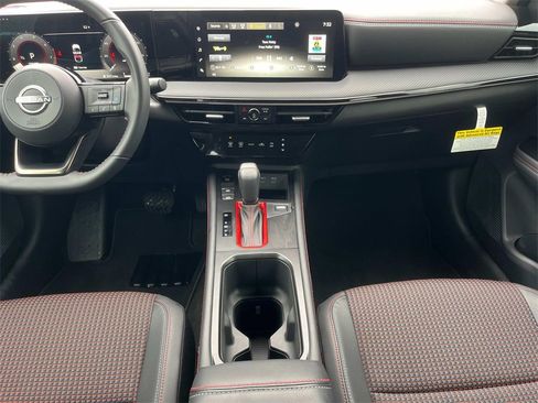 Certified 2025 Nissan Kicks SR image 21