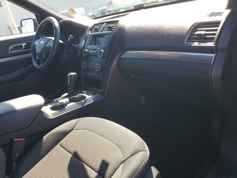 Used 2019 Ford Explorer XLT image 13