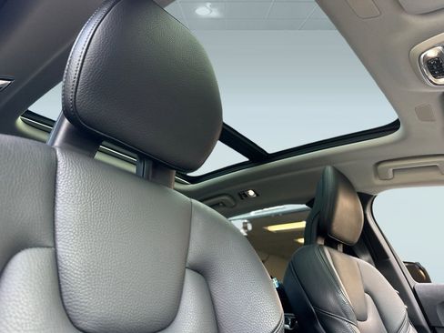 Used 2018 Volvo S90 T5 Momentum w/ Convenience Package image 15