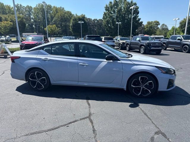 Used 2025 Nissan Altima 2.5 SR w/ SR Premium Package FWD image 5