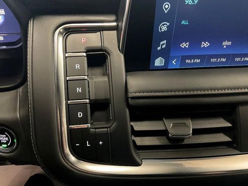 Used 2023 Chevrolet Suburban Z71 w/ Luxury Package image 22