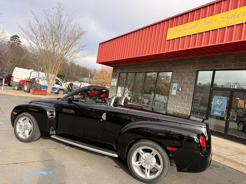Used 2003 Chevrolet SSR w/ Preferred Equipment Group image 14