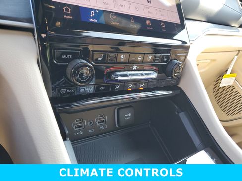 New 2025 Jeep Grand Cherokee Limited w/ Luxury Tech Group II image 16