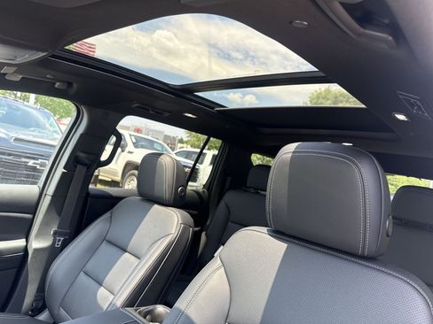 New 2026 Chevrolet Traverse LT w/ Sun and Wheel Package AWD/4WD image 18