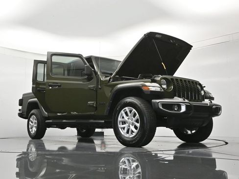 Used 2023 Jeep Gladiator Sport AWD/4WD image 50