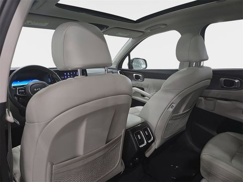 Used 2023 Kia Sorento SX image 13
